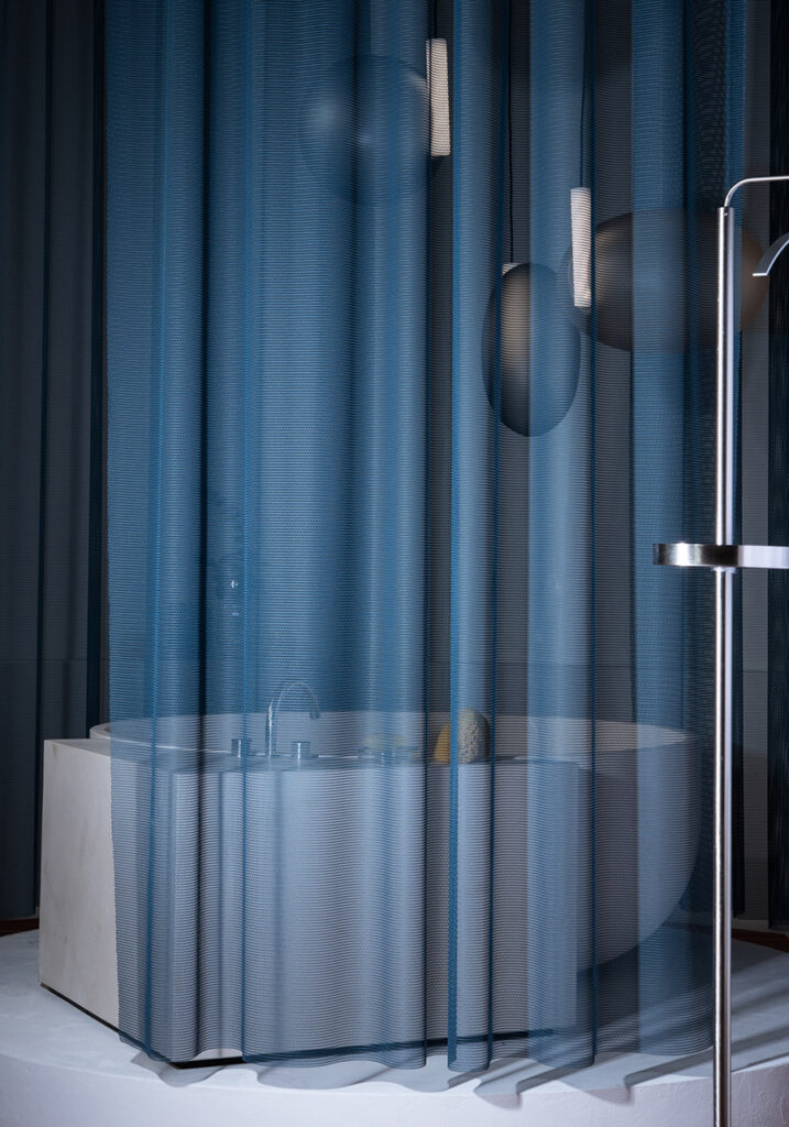 low Cleaness Area_DH 2020_Bathtub by MUT for Antonio Lupi_Courtains by Kvadrat_Tab by Vola_Lamps Plum by MUT for Preciosa_image by Daniela Trost_6